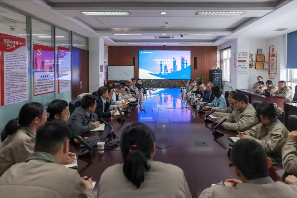 郭贵和赴技术研发中心调研指导工作