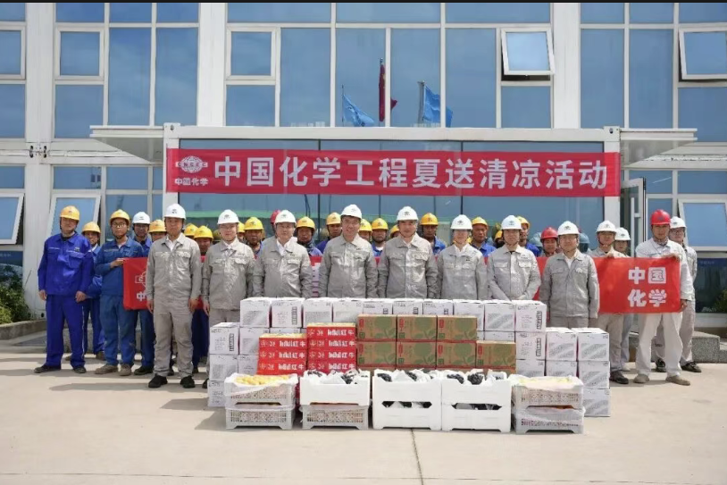 邓兆敬赴北方华锦精细化工及原料工程项目开展安全生产带班检查并慰问一线在岗员工